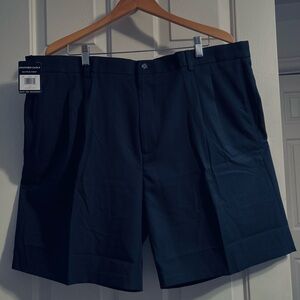 Oxford men’s golf shorts, pleated front, size 42, navy blue, 100% polyester